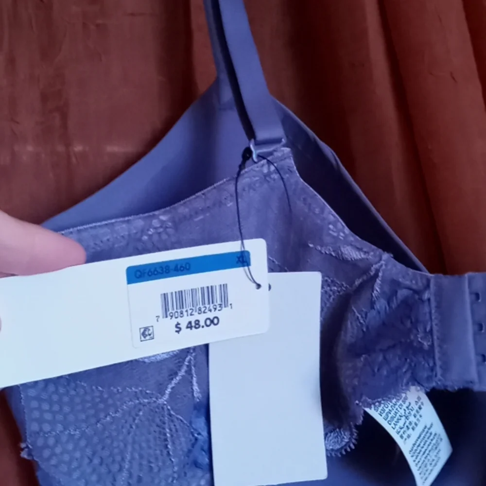 •Wirefree Two-Way Convertible Calvin Klein Bralet - Picture 12 of 13